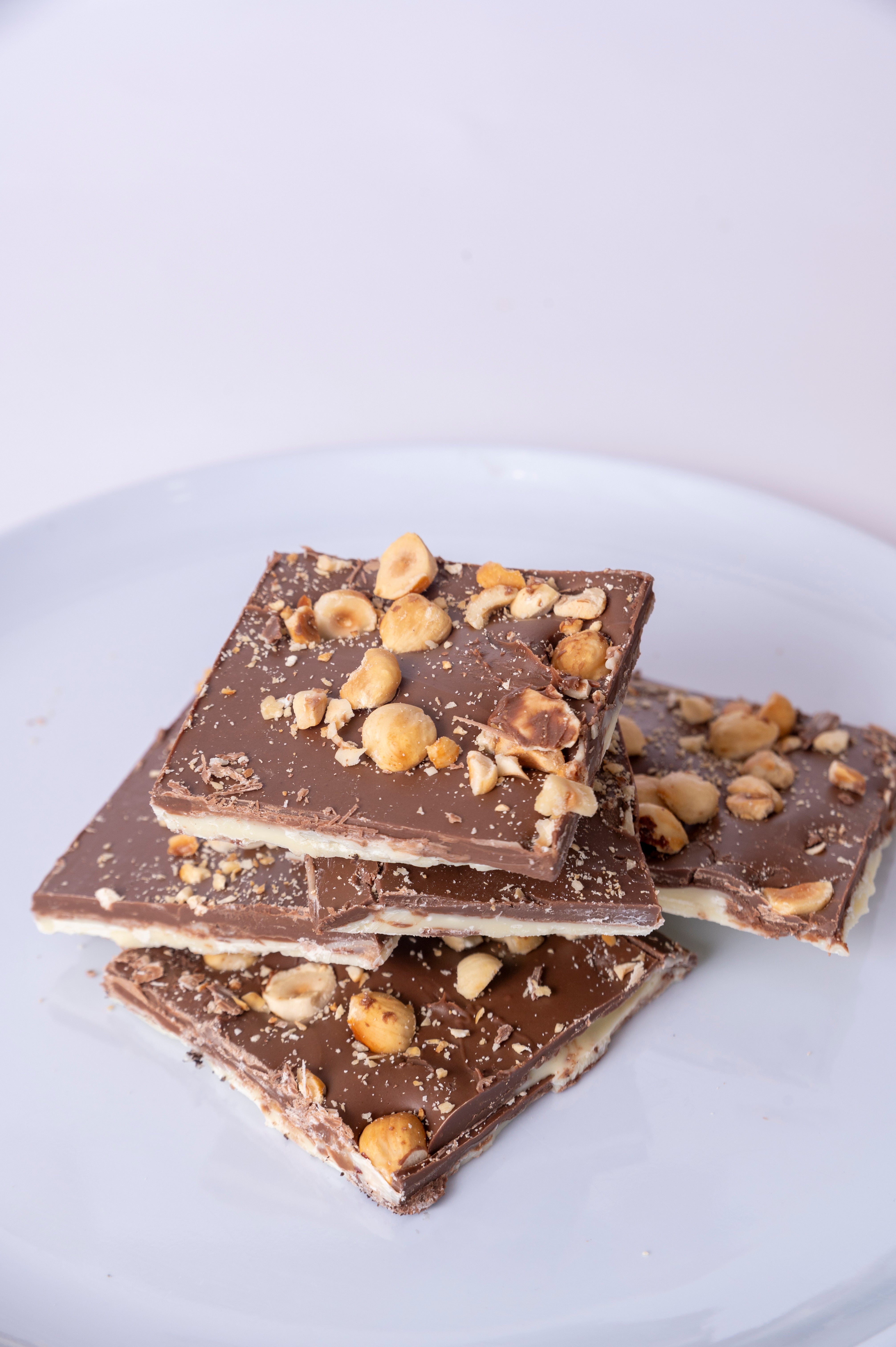 Caramel macadamia bark