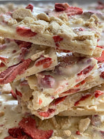 Cargar imagen en el visor de la galería, Bark Strawberry Cookies &amp; Cream
