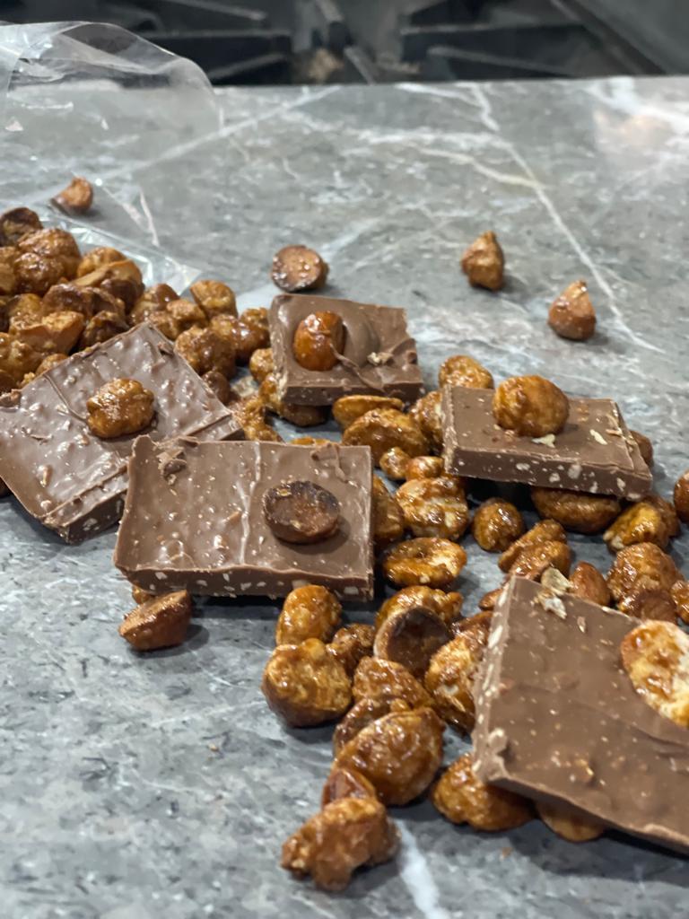 Caramel macadamia bark
