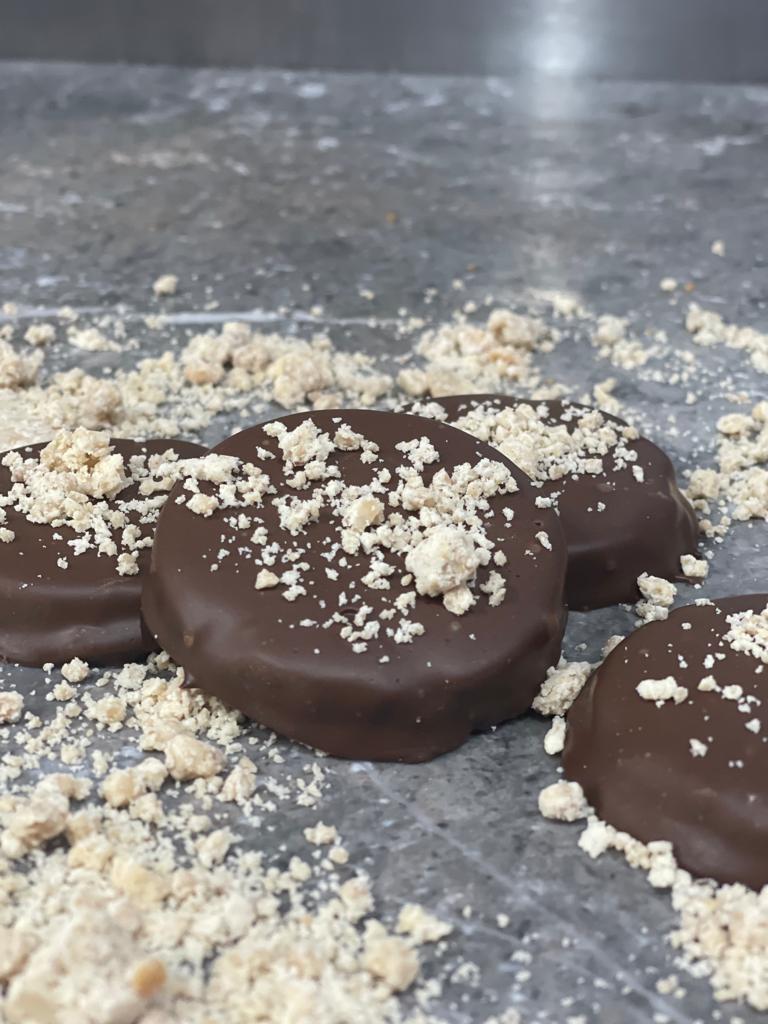 Mazapanes sin azúcar cubiertos de chocolate sin azúcar