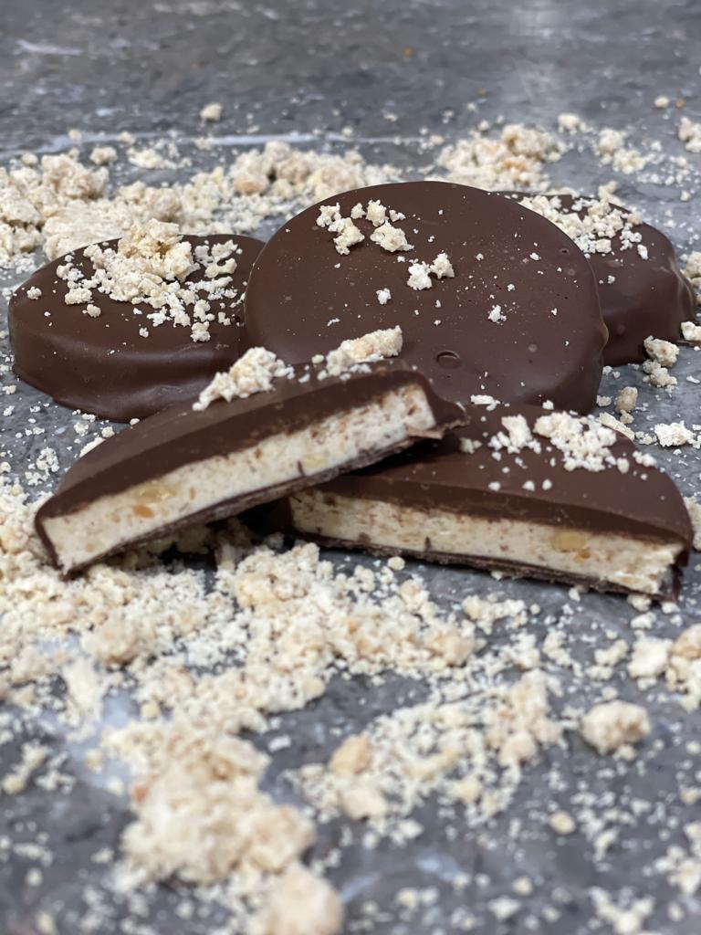 Mazapanes sin azúcar cubiertos de chocolate sin azúcar